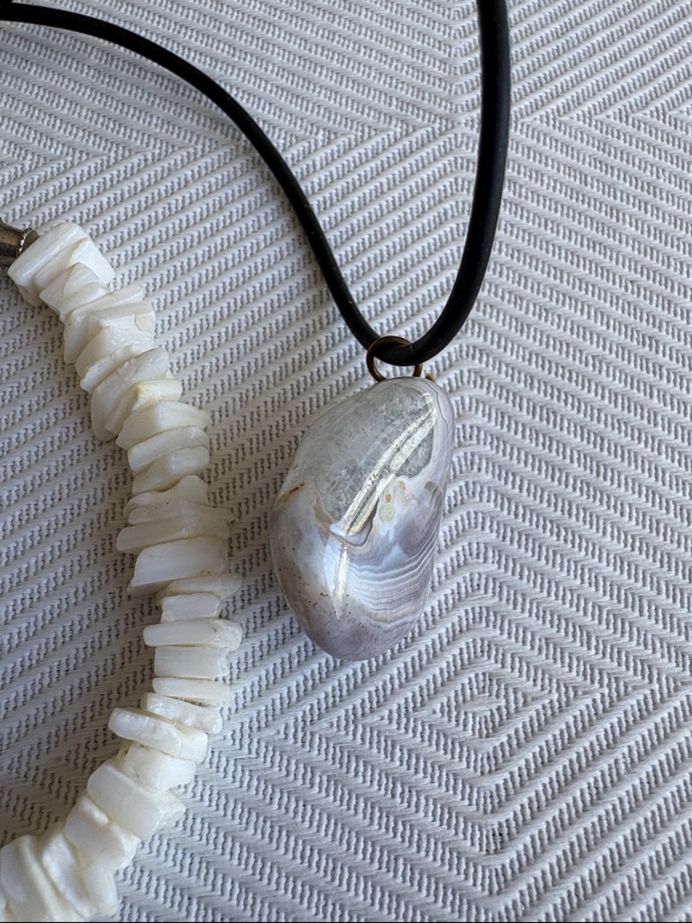 White Shell Chip Stretch Bracelet with Agate Pendant Necklace